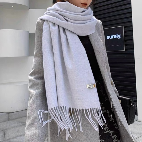 None Accessories - Elegant Gray Scarf
